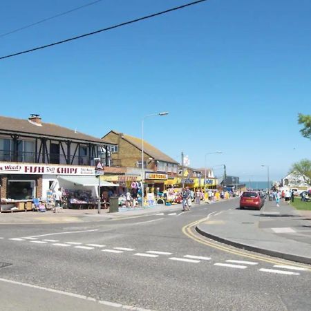2 Bedroom Caravan With Sea Views Eastchurch エクステリア 写真