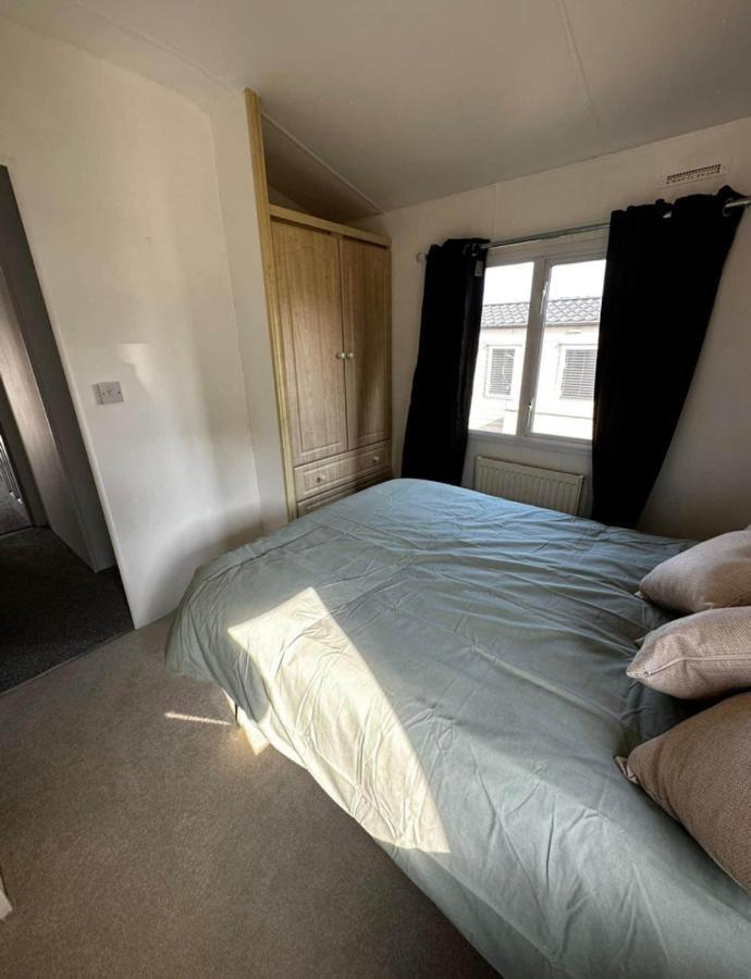 2 Bedroom Caravan With Sea Views Eastchurch エクステリア 写真