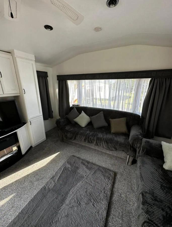 2 Bedroom Caravan With Sea Views Eastchurch エクステリア 写真