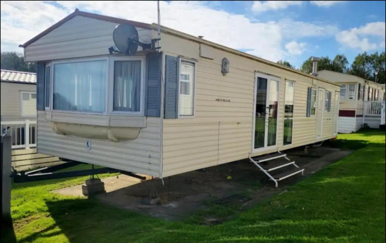 2 Bedroom Caravan With Sea Views Eastchurch エクステリア 写真