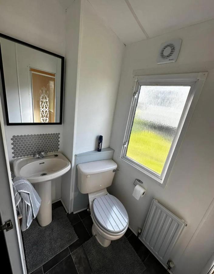 2 Bedroom Caravan With Sea Views Eastchurch エクステリア 写真