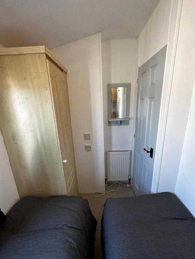 2 Bedroom Caravan With Sea Views Eastchurch エクステリア 写真