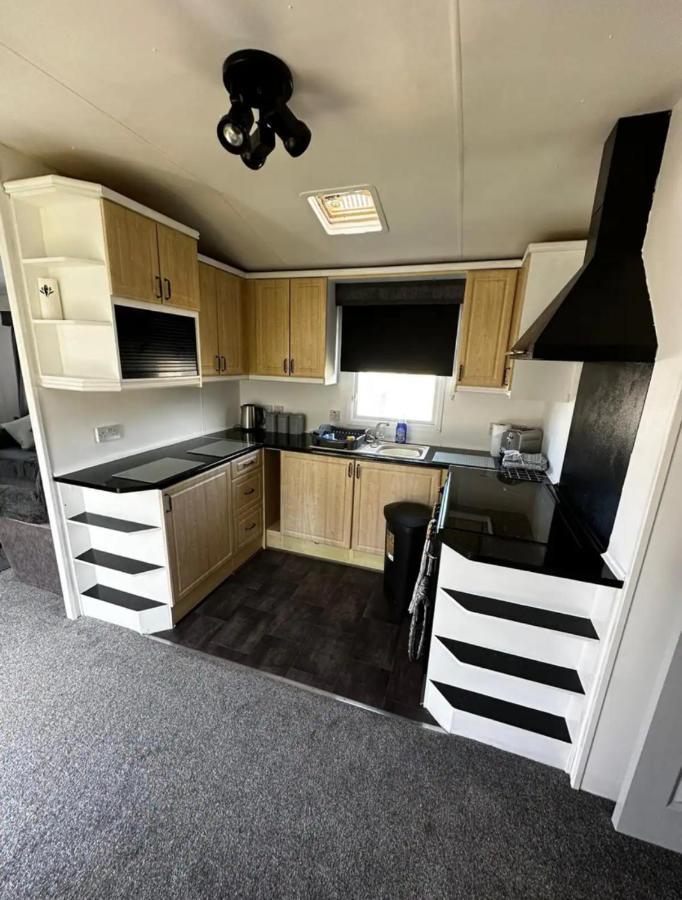 2 Bedroom Caravan With Sea Views Eastchurch エクステリア 写真