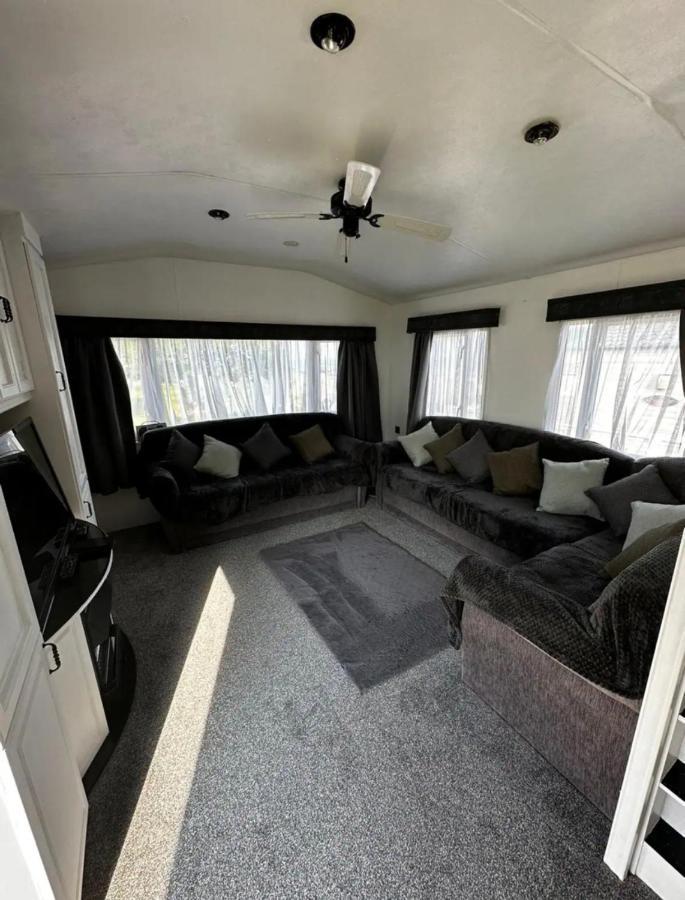 2 Bedroom Caravan With Sea Views Eastchurch エクステリア 写真