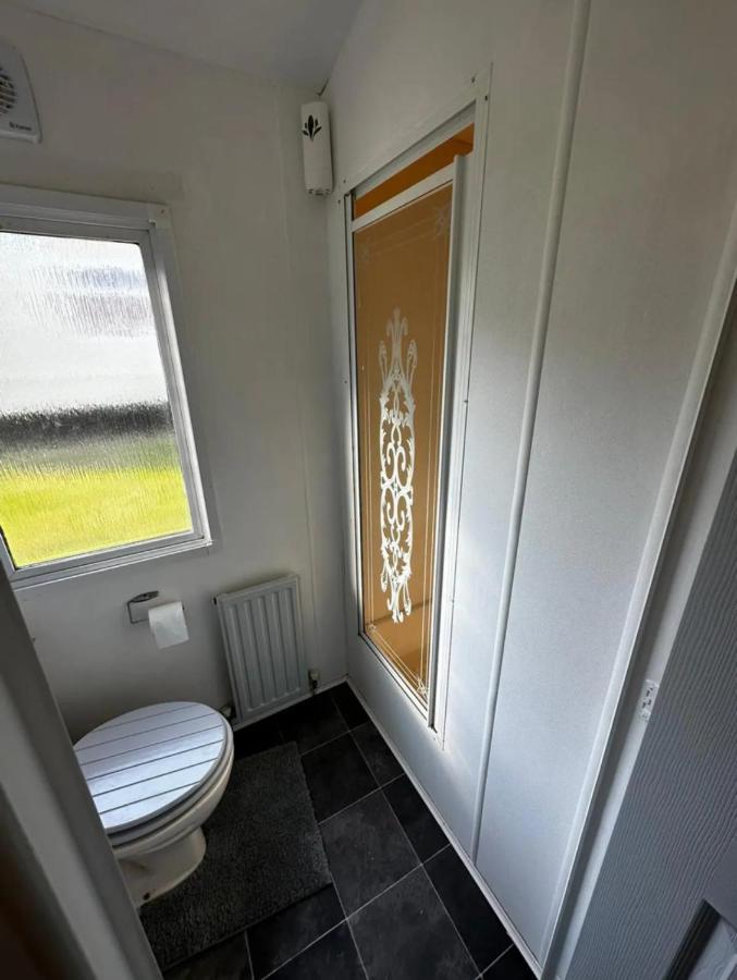 2 Bedroom Caravan With Sea Views Eastchurch エクステリア 写真