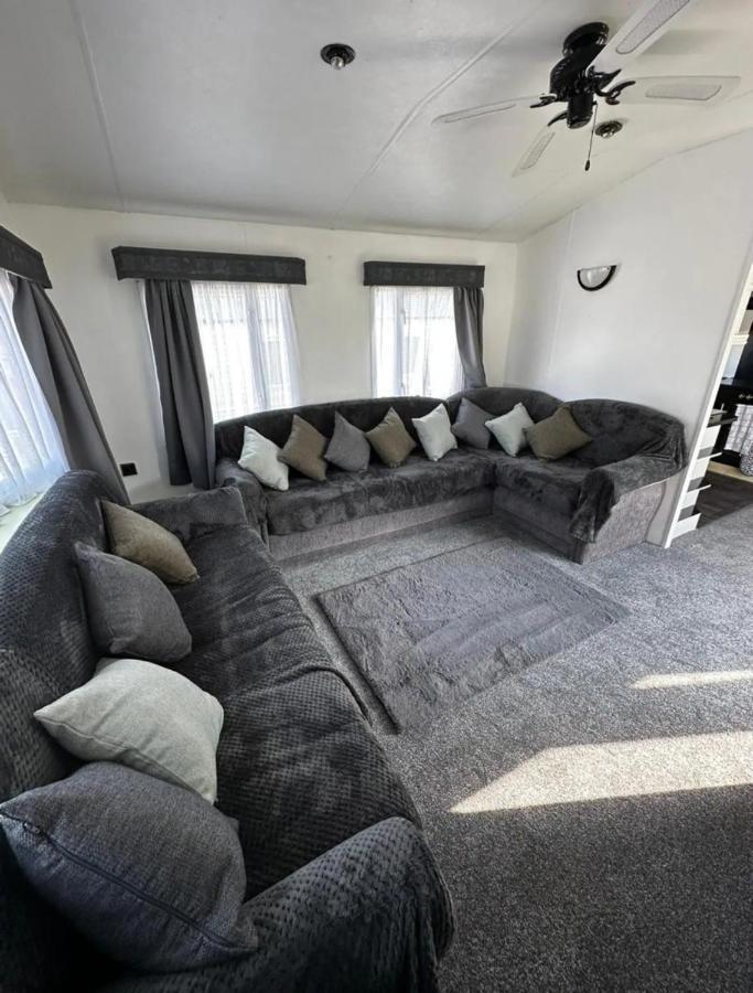 2 Bedroom Caravan With Sea Views Eastchurch エクステリア 写真