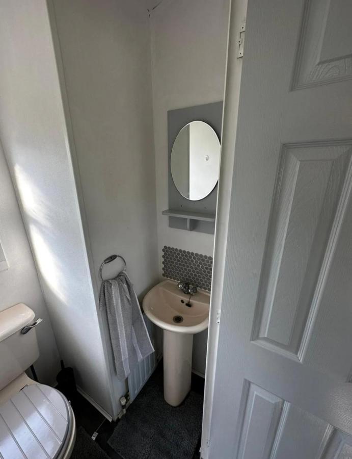 2 Bedroom Caravan With Sea Views Eastchurch エクステリア 写真
