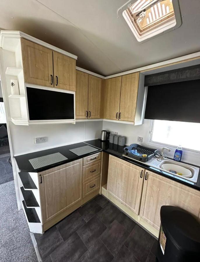 2 Bedroom Caravan With Sea Views Eastchurch エクステリア 写真