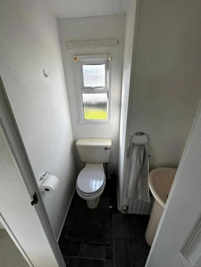 2 Bedroom Caravan With Sea Views Eastchurch エクステリア 写真