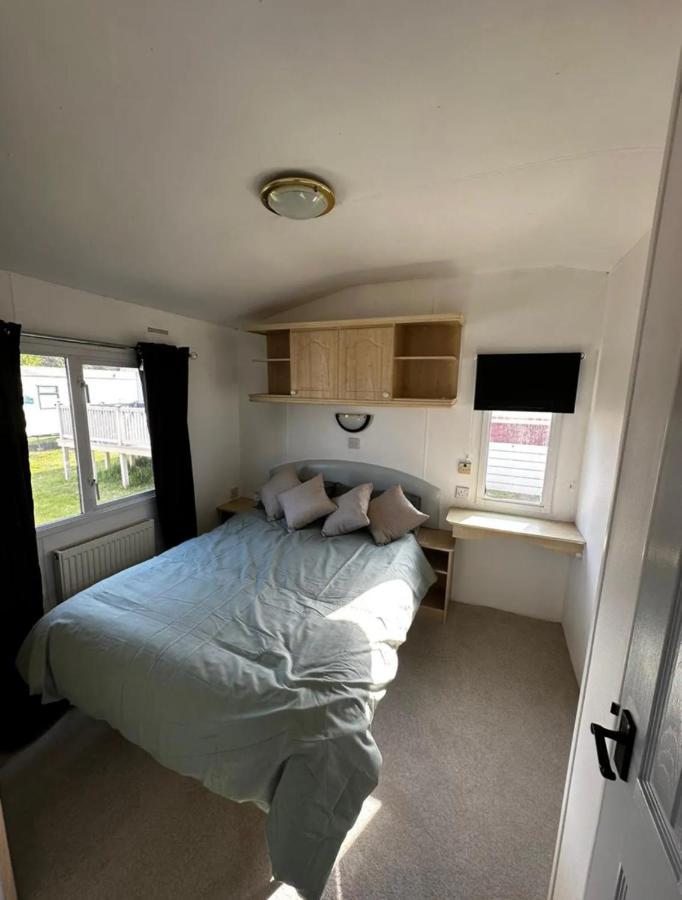 2 Bedroom Caravan With Sea Views Eastchurch エクステリア 写真